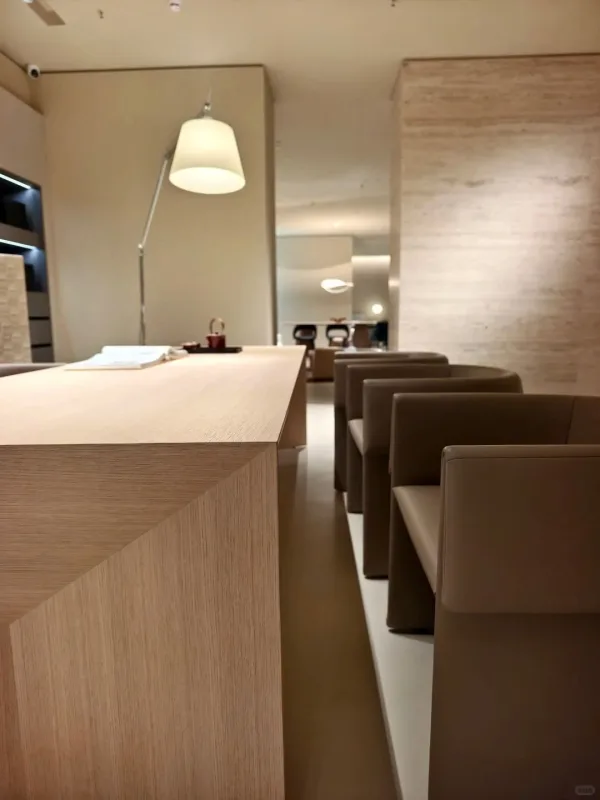Bàn làm việc giám đốc + trưởng phòng BLVGD04