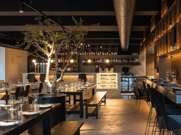 THIẾT KẾ NỘI THẤT NHÀ HÀNG QUẬN 1 PHONG CÁCH INDUSTRIAL CHIC
